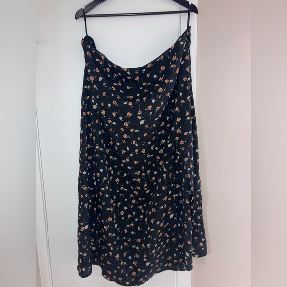 A-line skirt with slit - Picture 1 of 2